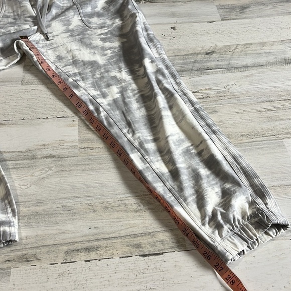 Athleta Farallon Printed Jogger Size 16. NWT - Picture 10 of 10